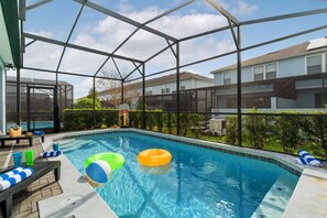 Lämmitetty uima-allas