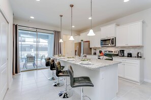 Mikrowelle, Geschirrspüler, Hochstuhl