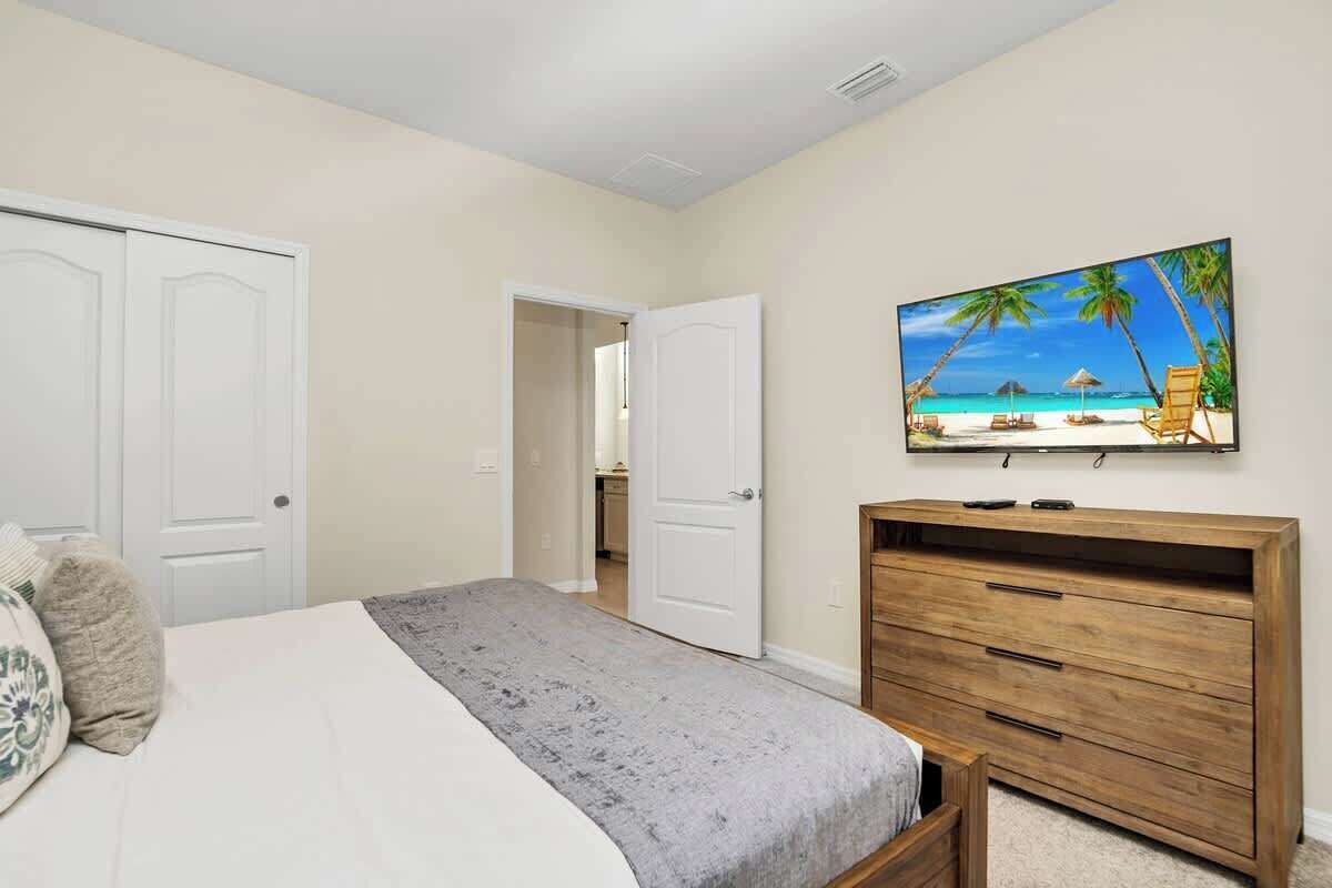 6 bedrooms, iron/ironing board, travel cot, WiFi