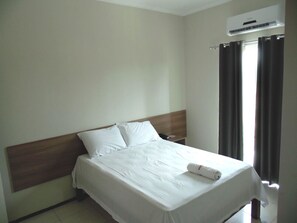 Minibar, wifi gratis y ropa de cama