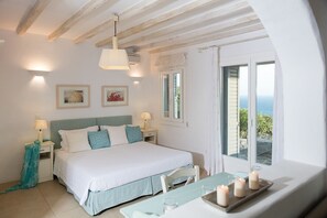 7 bedrooms, WiFi - Exquisite "Villa Luna" with Pool & Jacuzzi close to the amazing Lia beach! (Mykonos)