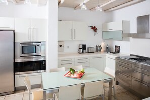 Private kitchen - Exquisite "Villa Luna" with Pool & Jacuzzi close to the amazing Lia beach! (Mykonos)