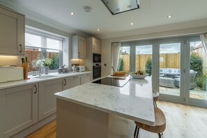 Dishwasher, high chair