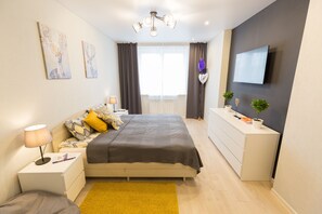 Appart'hôtel Design | 1 chambre, ameublement personnalisé, rideaux occultants