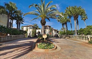 المنطقة المحيطة بالمنشأة