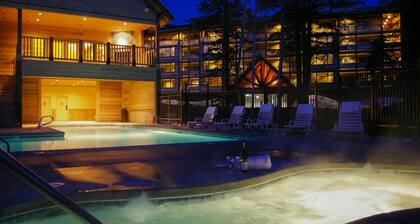 Kaunis kattohuoneistohuoneisto w / uima-allas / poreallas + upeat näkymät ja ilmainen WiFi!