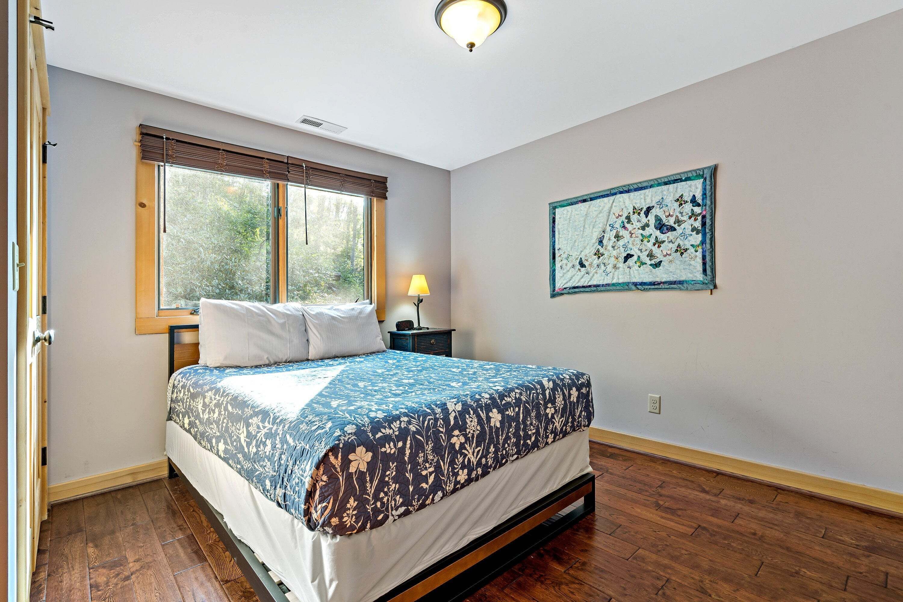 3 bedrooms, iron/ironing board, travel cot, free WiFi