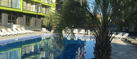 Piscine couverte, piscine extérieure