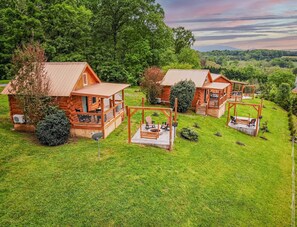 Outdoor dining - The War Admiral at Jayell Ranch (Sevier County)