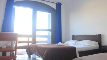 Standard Triple Room | Minibar, free WiFi, bed sheets