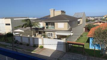 إطلالة على المدينة من المنشأة