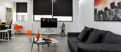 Dobbeltrom, byutsikt | Oppholdsrom | Flatskjerm-TV