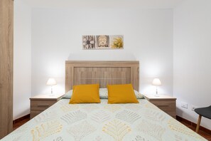 2 bedrooms, iron/ironing board, travel crib, free WiFi