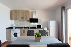 Fridge, microwave, coffee/tea maker, electric kettle