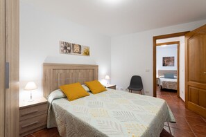 2 bedrooms, iron/ironing board, travel cot, free WiFi