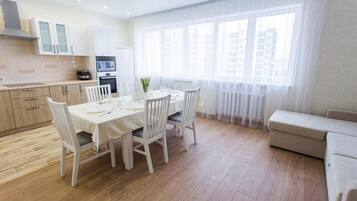 Apartment, 1 Schlafzimmer | Eigene Küche | Großer Kühlschrank, Mikrowelle, Ofen, Herdplatte