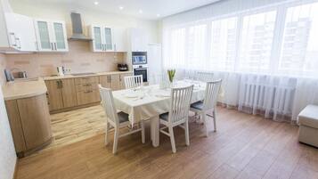 Apartment, 1 Schlafzimmer | Eigene Küche | Großer Kühlschrank, Mikrowelle, Ofen, Herdplatte