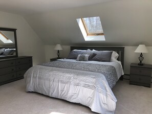 3 slaapkamers, een strijkplank/strijkijzer, gratis wifi, beddengoed