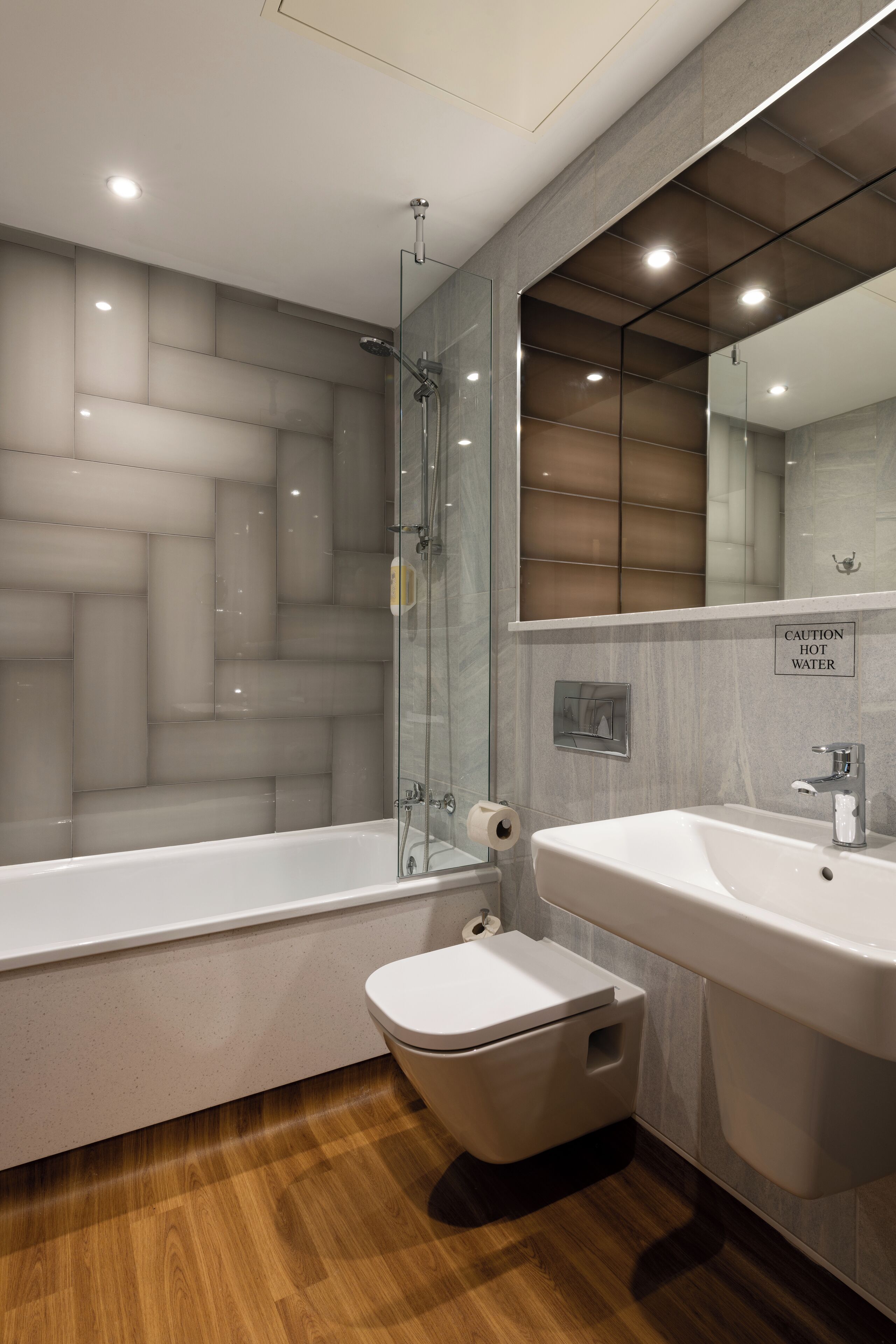 family triple room | bathroom | free toiletries, hair dryer, towels