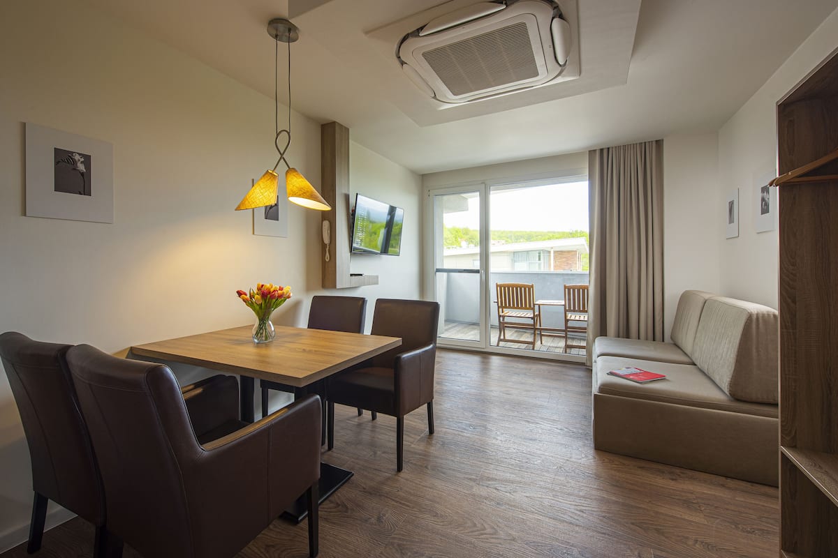 Premium Apartment, Balcony, Partial Lake View | 1 bedroom, blackout drapes, free WiFi