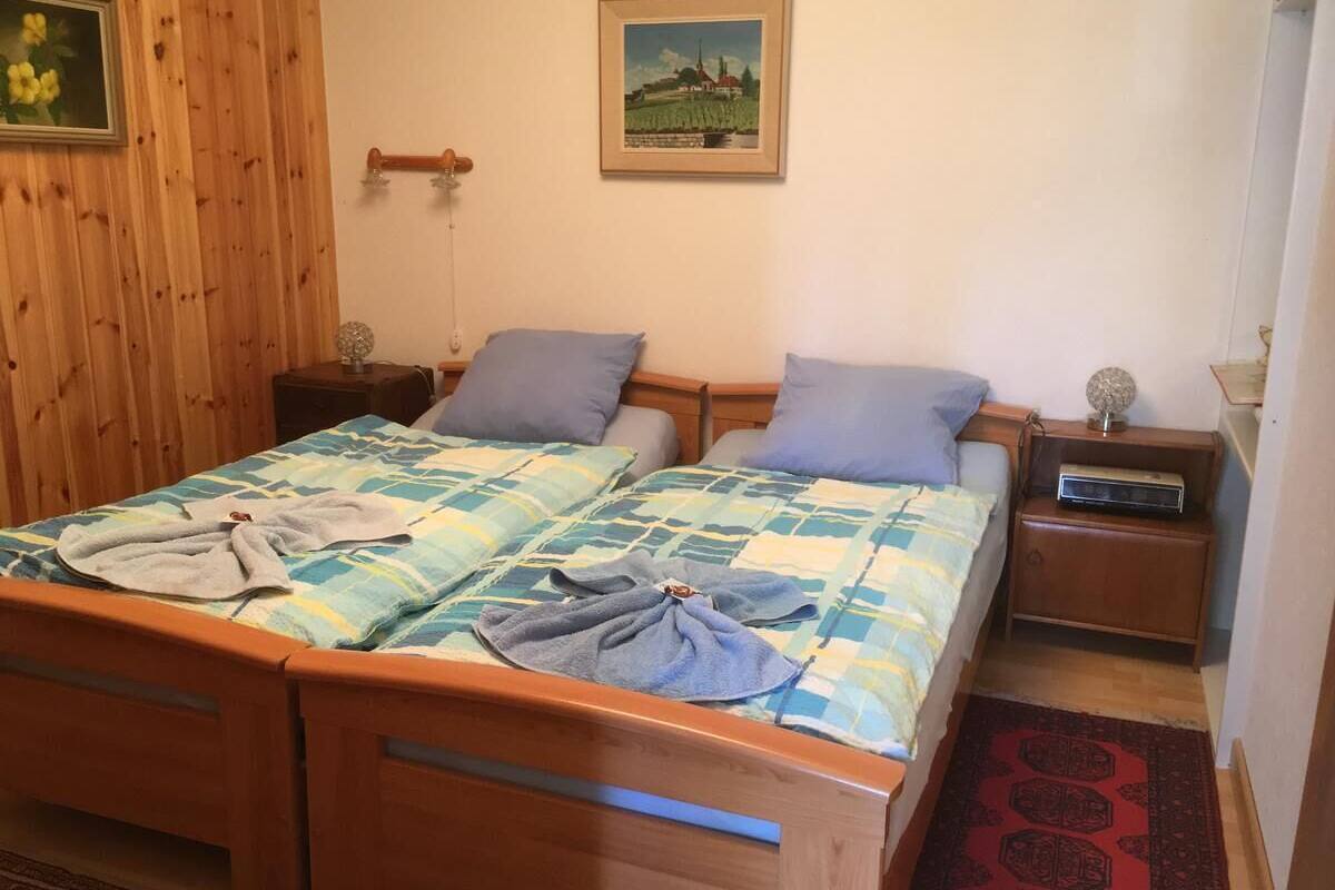 Traditionell stuga | Minibar, arbetsyta för laptop, strykjärn/strykbräda och gratis wi-fi