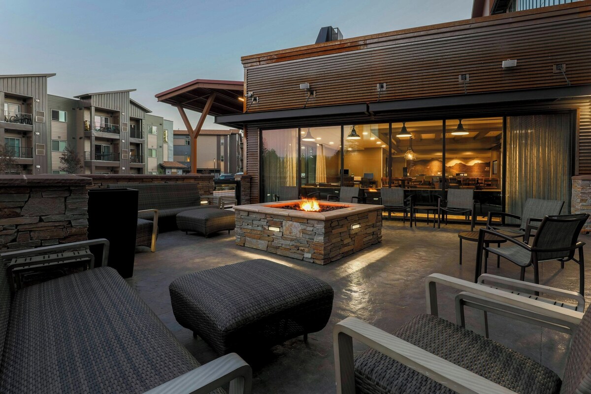 タホー・シティ (CA) SpringHill Suites by Marriott Truckee Lake Tahoe ホテル 客室