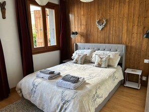 2 chambres, fer et planche à repasser, Wi-Fi, draps fournis