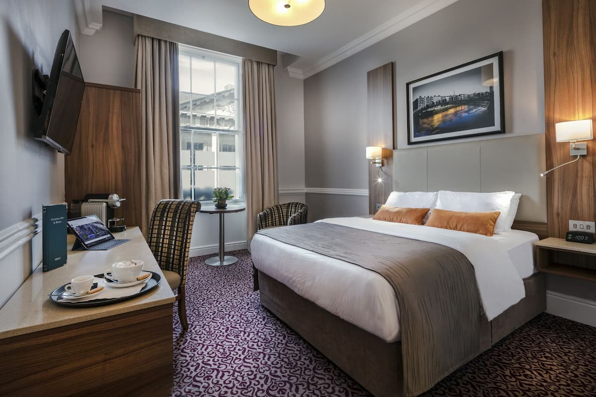 Double Room | Minibar, in-room safe, desk, laptop workspace