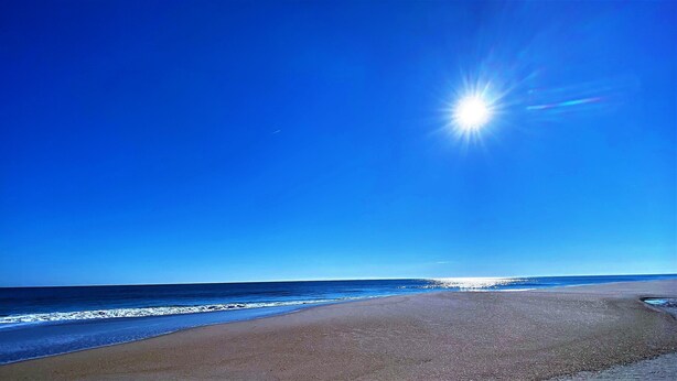 A beach with a clear sky and the sun shining. - 4-bedroom 4.5 bath Home in Bear Trap Golf Resort-- 3 minutes from Bethany Beach (Ocean View)