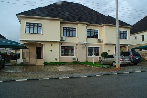 3BR House close to Novare Mall. 13mins from Airport and 15mins to City Gate.
