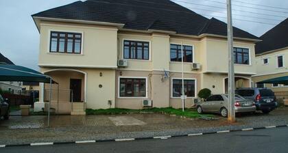 3BR House close to Novare Mall. 13mins from Airport and 15mins to City Gate.