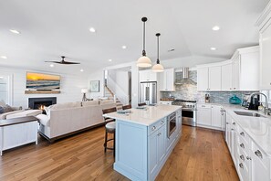 Full-sized fridge, microwave, oven, dishwasher