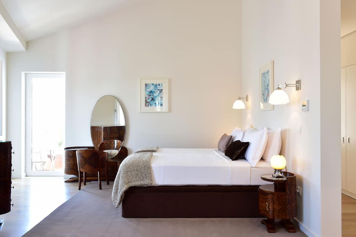 Deluxe Double Room, Balcony , Jetted Tub (3) | 1 bedroom, in-room safe, soundproofing, iron/ironing board