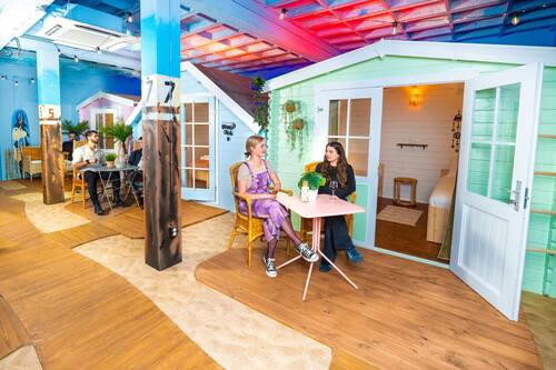 At the Beach (Ground floor or first floor) | エジプト綿のシーツ、高級寝具、WiFi (無料)、客室ごとに異なる装飾