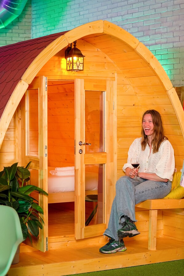 Camping Pod | Décoration personnalisée, ameublement personnalisé, Wi-Fi gratuit