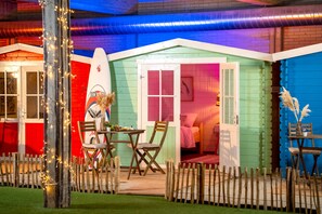 At the Beach (Ground floor or first floor) | Individually decorated, individually furnished, free WiFi, bed sheets - Outside Inn (Duivendrecht)