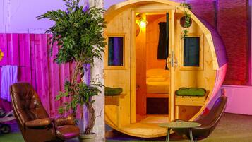 Barrel | Individually decorated, individually furnished, free WiFi, bed sheets