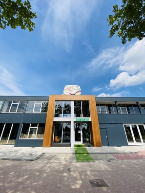 Front of property - Outside Inn (Duivendrecht)