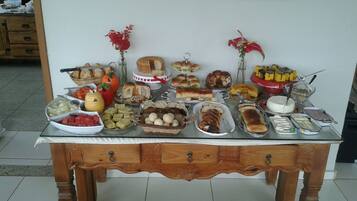 Ilmainen päivittäinen buffetaamiainen