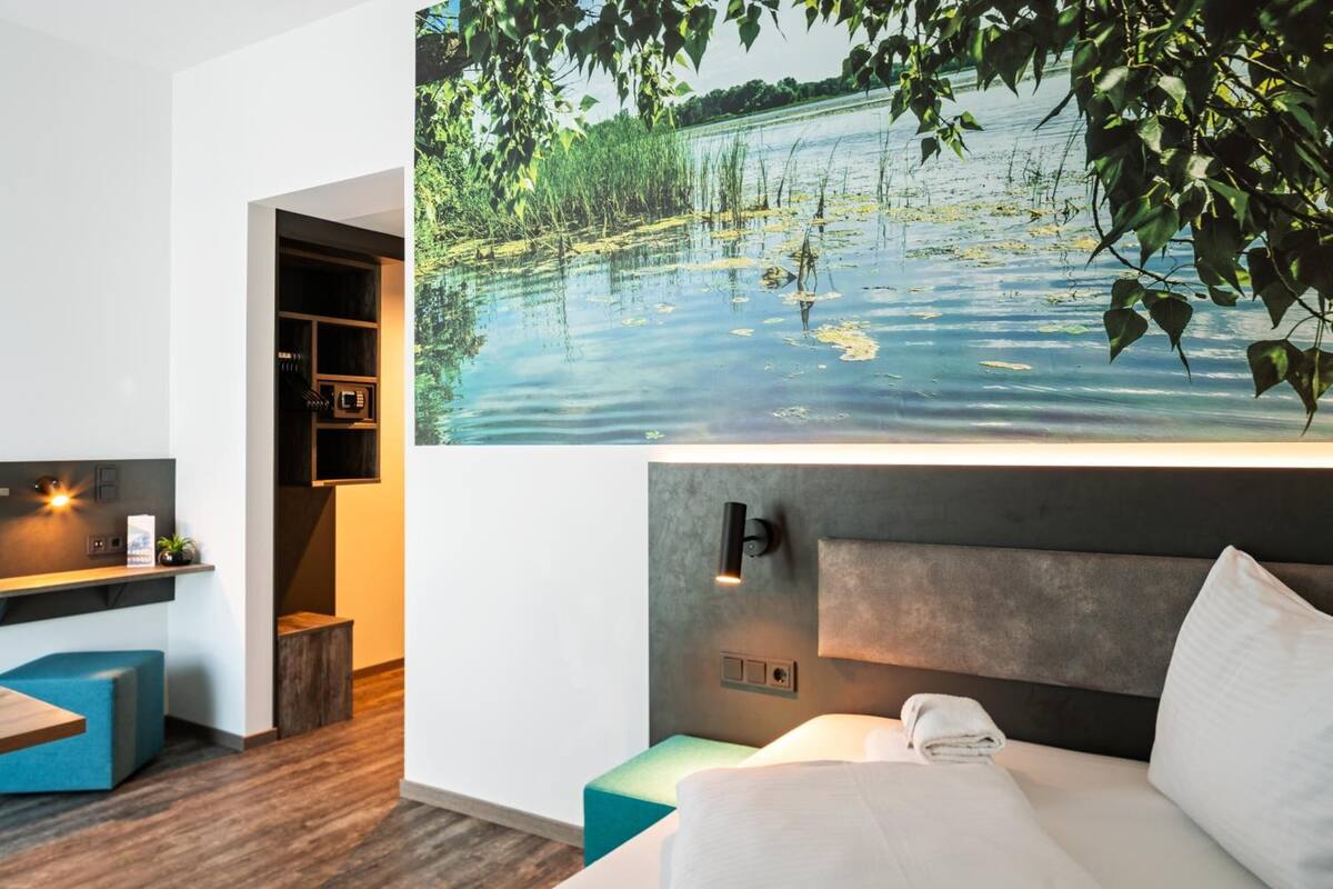 premium bedding, in-room safe, desk, soundproofing