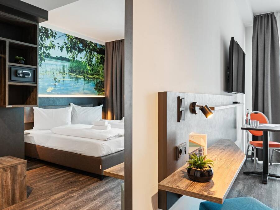 Premium bedding, in-room safe, desk, soundproofing