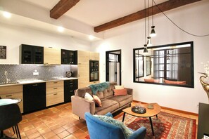 TV - A cocoon for two in the heart of old Pézenas (Pézenas)