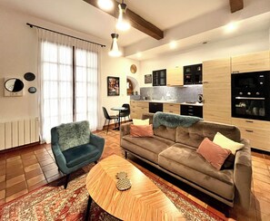 TV - A cocoon for two in the heart of old Pézenas (Pézenas)