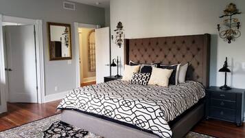 4 bedrooms, desk, iron/ironing board, free WiFi