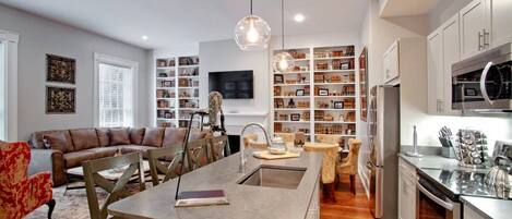 Refrigerador, microondas, horno, placa de cocina