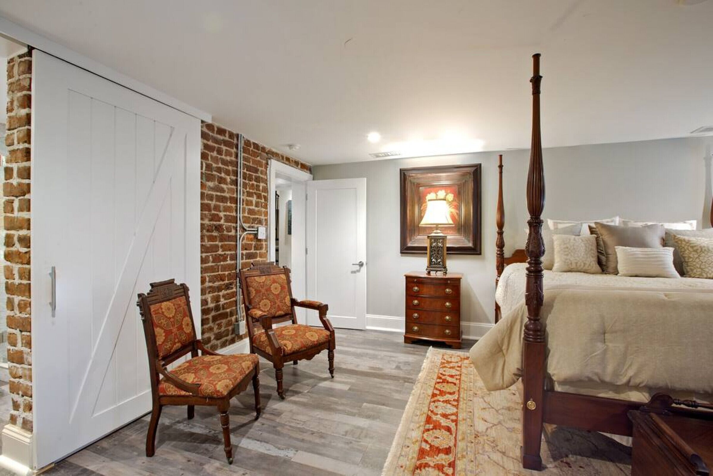 4 bedrooms, desk, iron/ironing board, travel crib