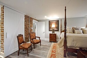 4 Schlafzimmer, Schreibtisch, Bügeleisen/Bügelbrett, Reisekinderbett