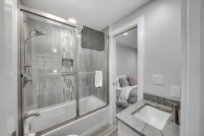 Townhome, 3 Bedrooms | Bathroom | Combined shower/tub, towels - Into THE Blue by Bliss Beach Rentals (Miramar Beach)