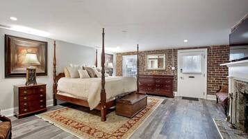 9 habitaciones, tabla de planchar con plancha y cuna de viaje