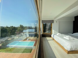 Ropa de cama de alta calidad y minibar con artículos gratuitos